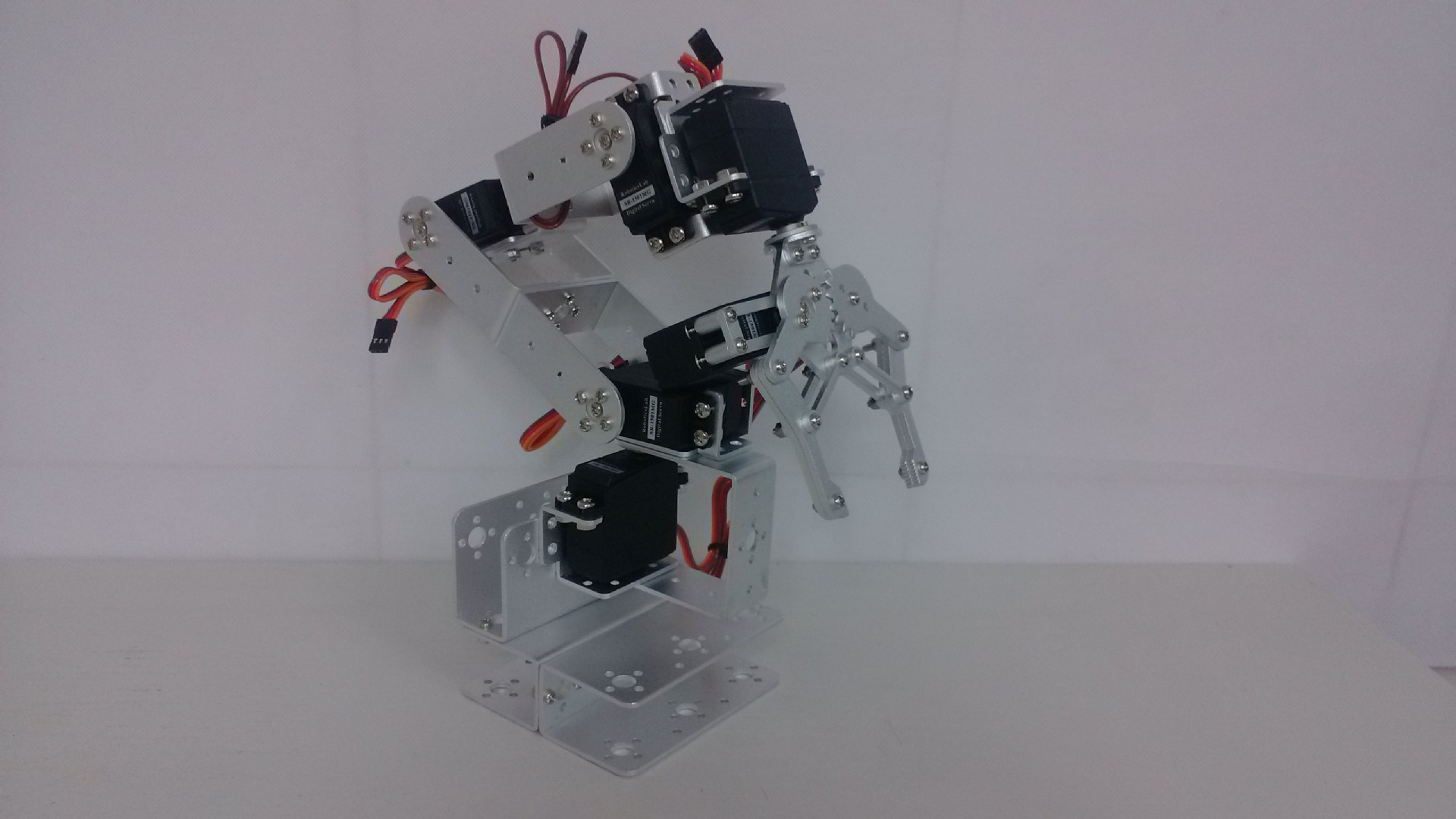 自由度三维旋转机械手臂全套结构件黑白款式