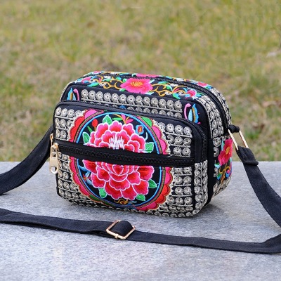 Directo de fábrica Nueva Yunnan estilo étnico bordado bolsa de mensajero de las mujeres bolsa pequeña bolsa ligera simple retro bolsa casual
