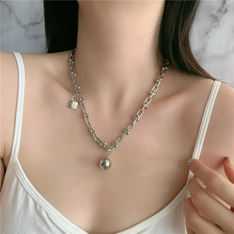Stylish Niche Design Sense Necklace Metal Texture Copper Ball Pendant Street Clavicle Chain Wholesale Nihaojewelry display picture 2