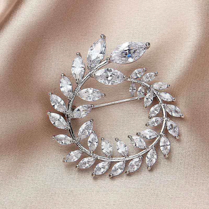 Estilo de la celebridad Liu Tao pecho rama olivo flor pin abrigo versátil lujo elegante broche para las mujeres Al Por Mayor