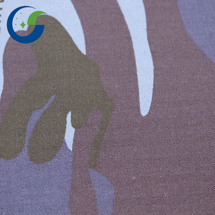 厂家50%棉50%涤的涤棉迷彩印花服装面料 多种花型可选可来样定做