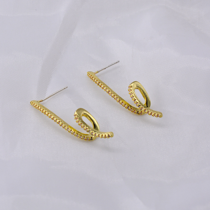 Fashion S-shaped Micro-inlaid Zircon Linear Wave Twist Earrings Simple Earrings Women display picture 5