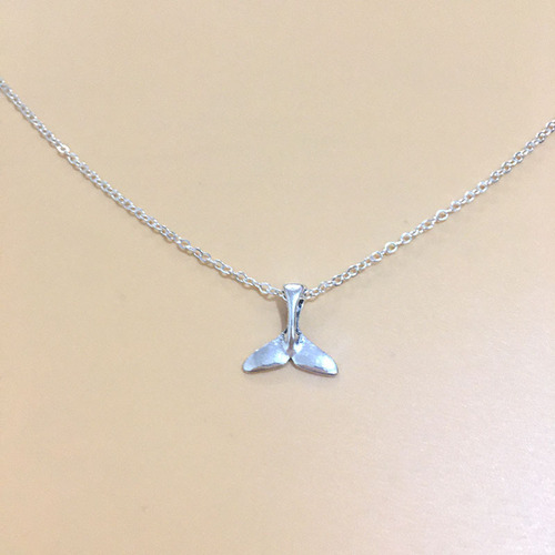 Amazon best selling fish tail glossy pendant necklace simple and cute mermaid dolphin tail clavicle chain direct sale