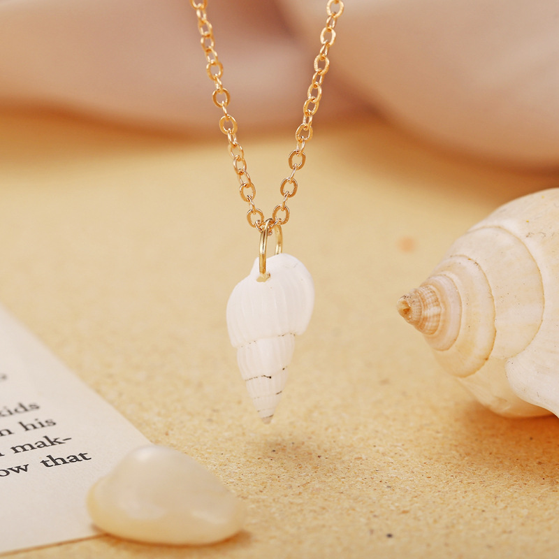 New Fashion Conch Pendant Clavicle Chain Creative Simple Golden Necklace display picture 4