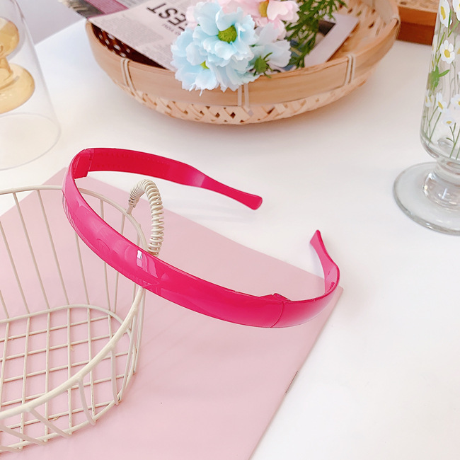 Korean Girl Color Folding Thin-edged Headband Simple Plastic Toothed Non-slip Headband Candy-colored Resin Wholesale Nihaojewelry display picture 13
