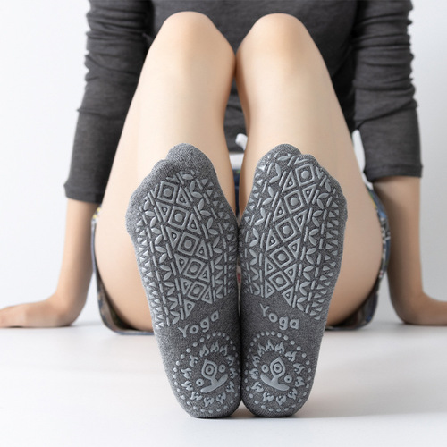 Manufacturer wholesale yoga socks round toe terry yoga socks floor socks dance socks pilates yoga socks thick socks