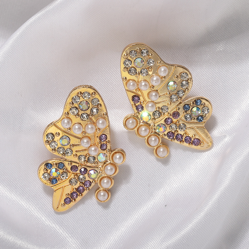 Exquisite Butterfly Studded Pearl Big Stud Earrings New Trendy Fashion Earrings display picture 6