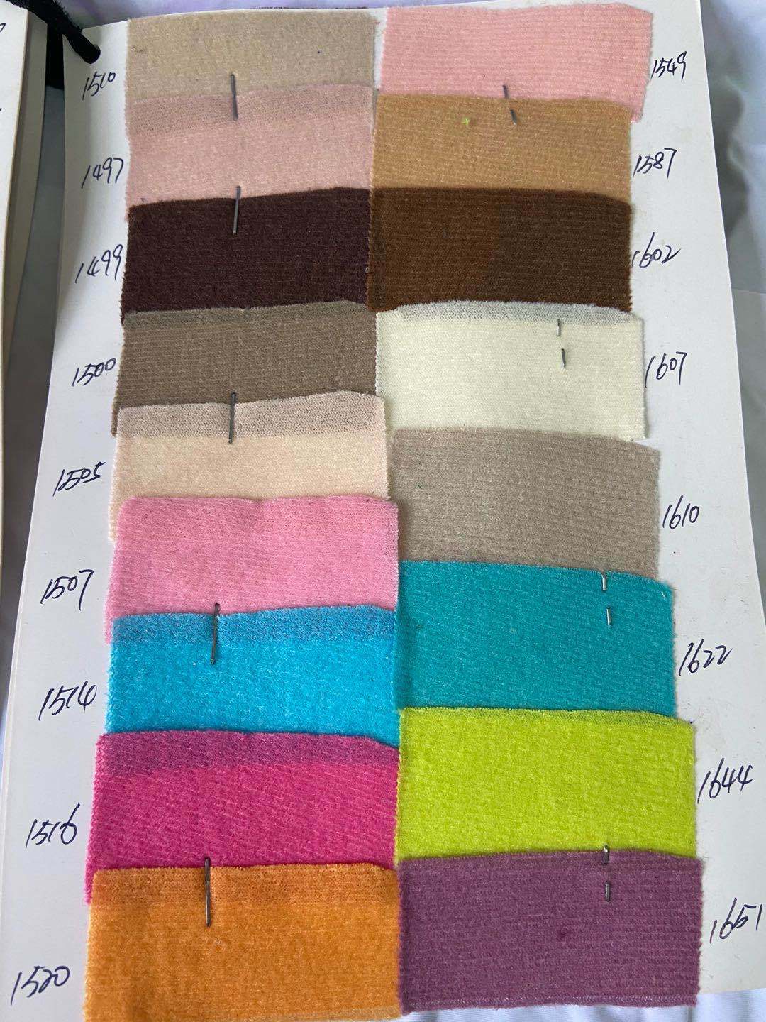 En stock suministro de tela cepillada tela velcro hebilla tela de peluche de juguete de tela de urdimbre tejido de poliéster de punto