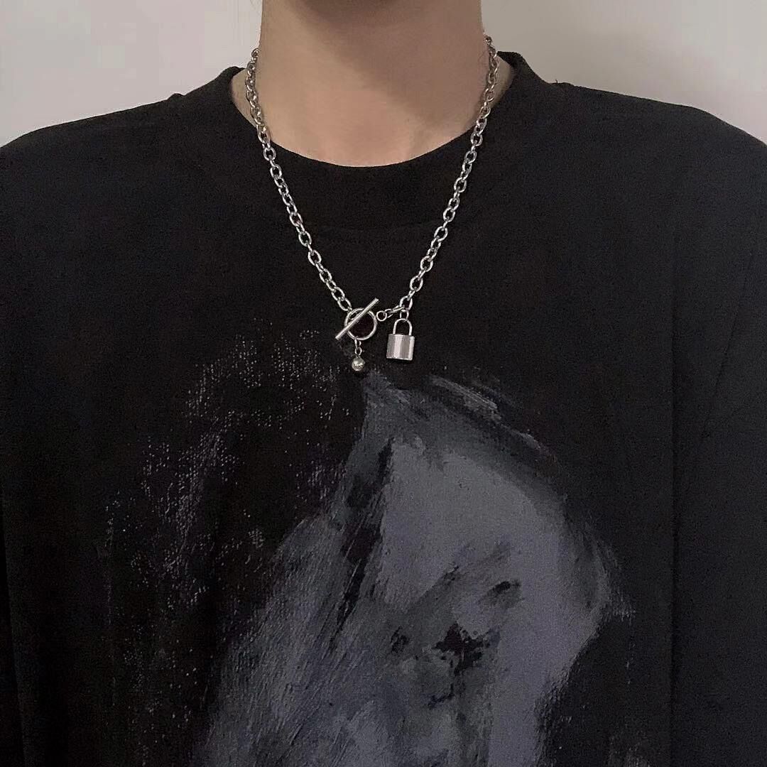 Net rouge même ins Harajuku vent titane acier acier inoxydable collier personnalité sombre serrure pendentif collier pour hommes_voghion.com