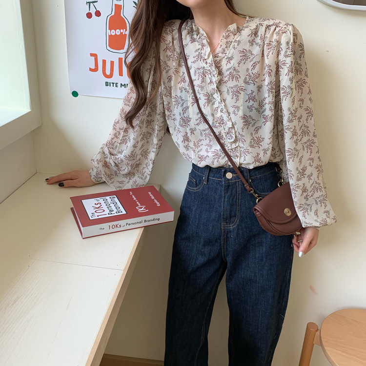 The 2022 new style of Korean-style, gentle and stylish floral chiffon sweater for women, long-sleeved base layer and puffed sleeve top pic 11