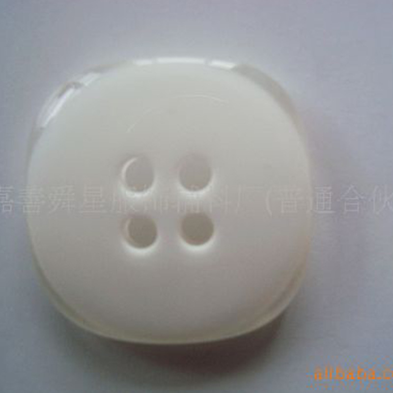 厂家供应精美树脂纽扣多款板花纽扣服装辅料现货定制厂家直供