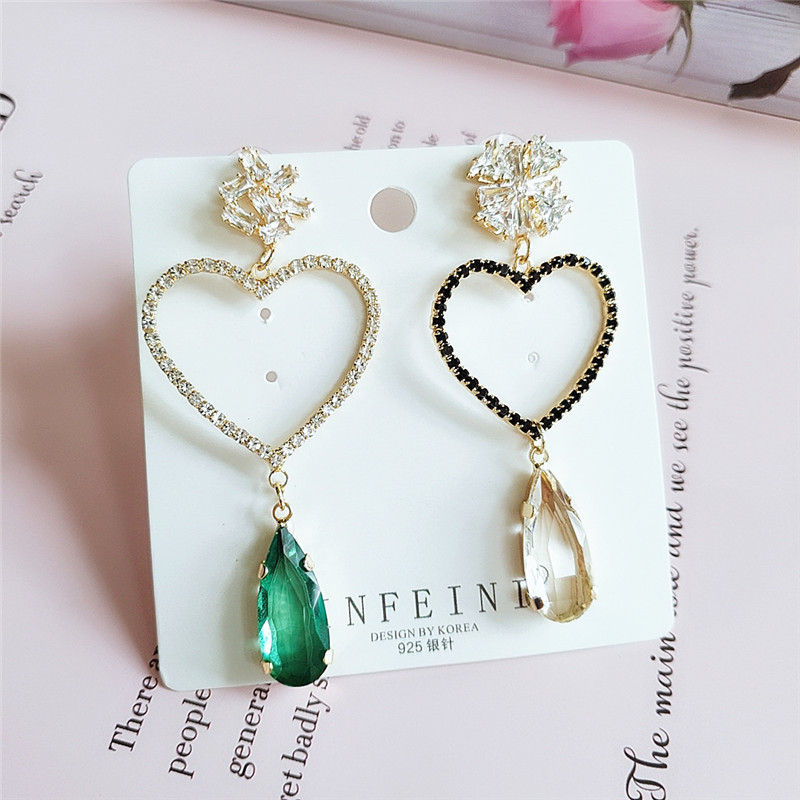 Fashion Alloy Diamond Earrings New Trend Retro Love Earrings Wholesale Nihaojewelry display picture 10