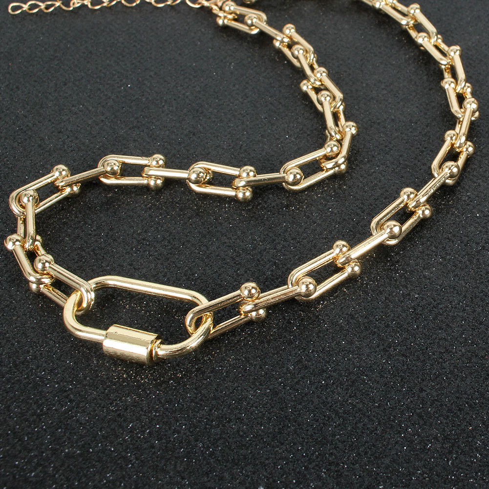 Simple Gold Thick Chain Alloy Love Carabiner Hollow Pendant Fashion Necklace Wholesale display picture 5