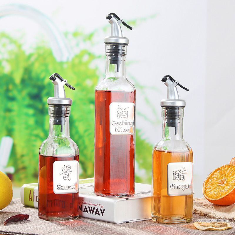 Fábrica al por mayor cocina botella de aceite de vidrio 300ml aceite de oliva olla boquilla de aceite 500ml salsa de soja vinagre tarro hogar