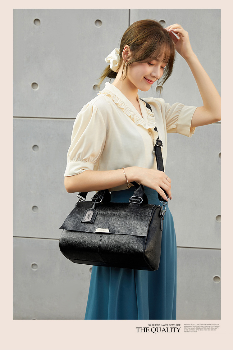 Women's Medium Pu Leather Solid Color Vintage Style Square Flip Cover Crossbody Bag display picture 6