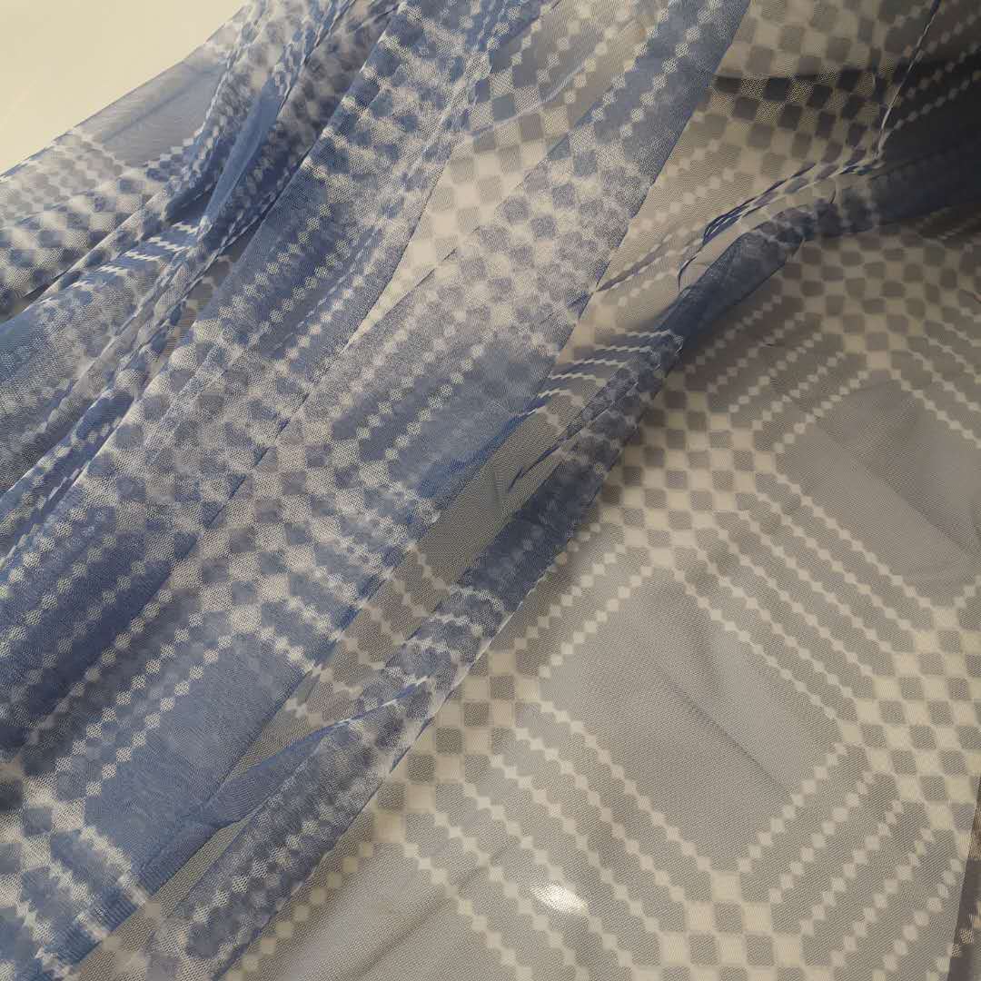 新款无弹轻盈透薄六角网底布大格子印花 手感脆 裙装等面料 现货