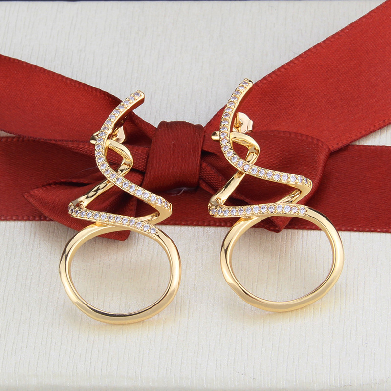 Simple Gold-plated Zircon Winding Earrings display picture 2