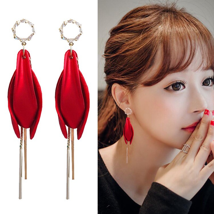 Rose Petals Red Earrings display picture 7