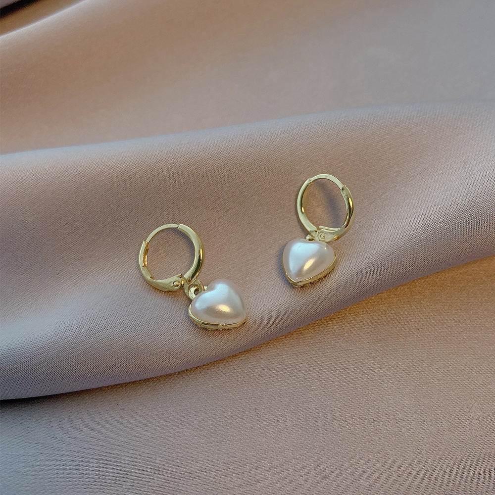 Diamond Tassel Pearl Moon Fishtail Earrings display picture 5