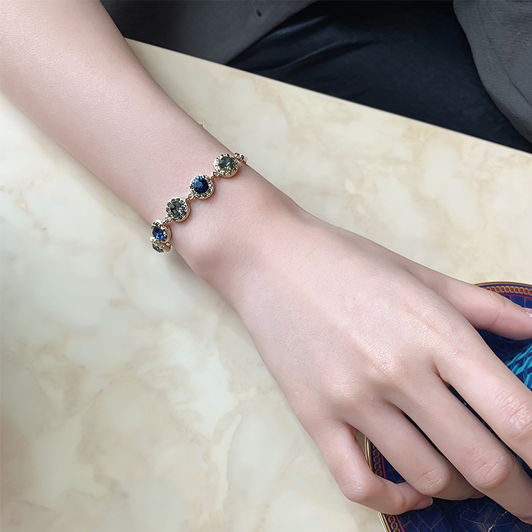 Simple Style Commute Flower Artificial Gemstones Alloy Wholesale Bracelets display picture 1