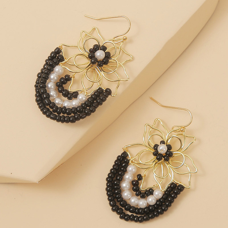 Korean Cute Hand-woven Flowers Rice Beads Resin Earrings Jewelry Wholesale Nihaojewelry display picture 5
