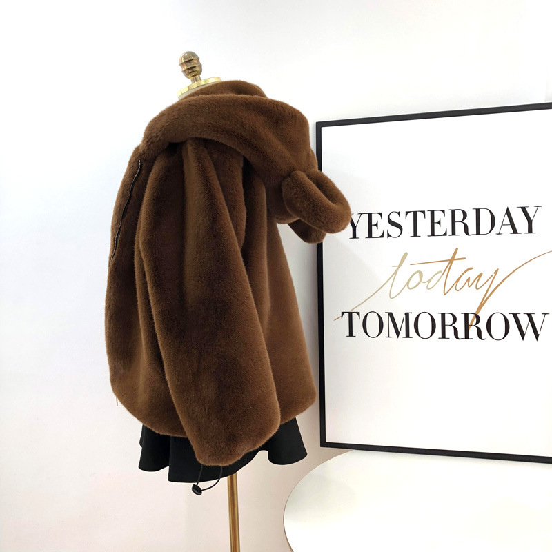 Palton damă din blană artificială cu glugă și urechi de urs_voghion.com