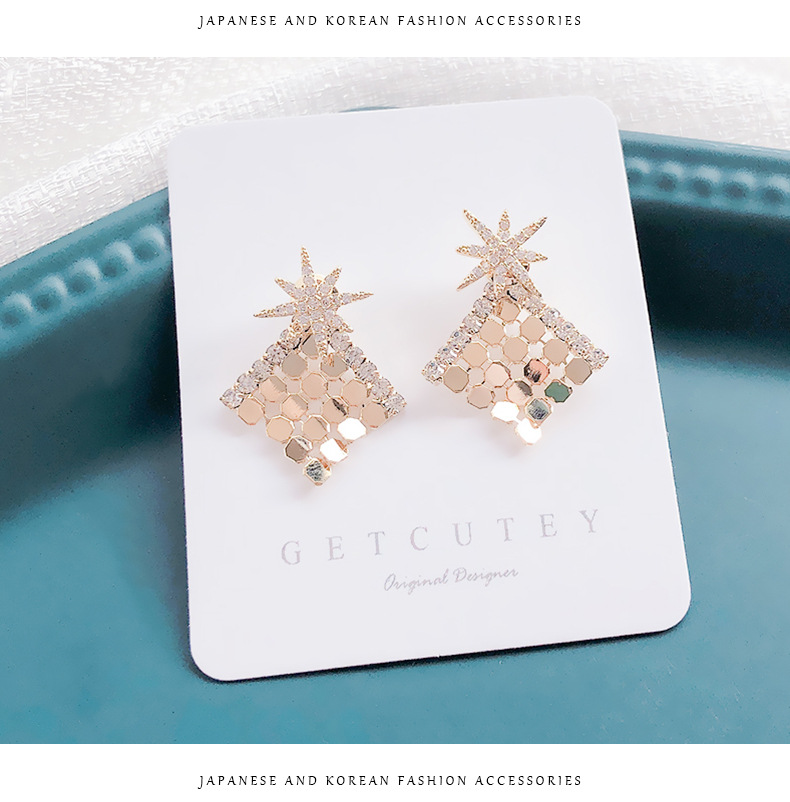 Stylish M-shaped Star Removable Two-piece Personalized Fan-shaped Earrings display picture 3