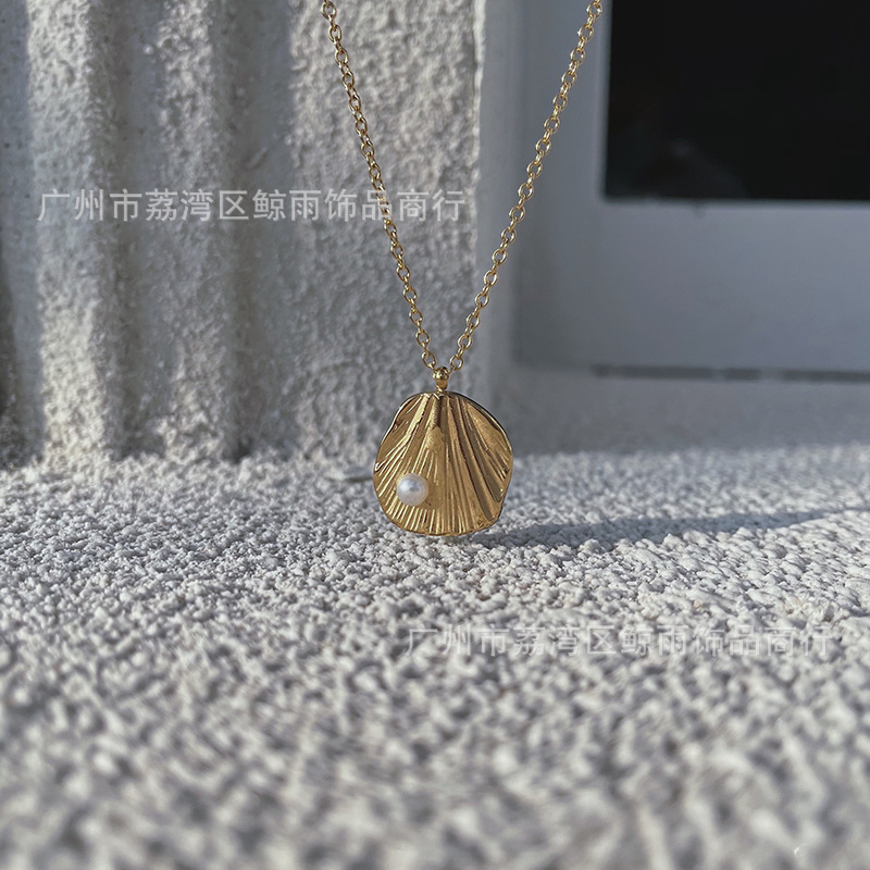 fashion freshwater pearl shell fanshaped ginkgo leaf titanium steel plated 18K gold necklacepicture4