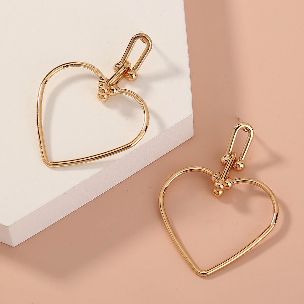 Heart Earrings Simple Fashion Personality Hollow Heart-shaped Alloy Stud Earrings display picture 3