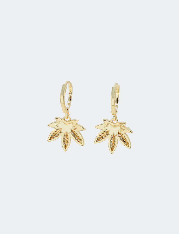 Boucles D&#39;oreilles Mode Feuille D&#39;érable En Zircon Plaqué Or display picture 3