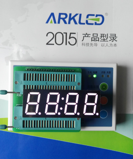 ARK 0.8英寸四位一体高亮白色时钟共阳数码管 ARK SR711136W-JN