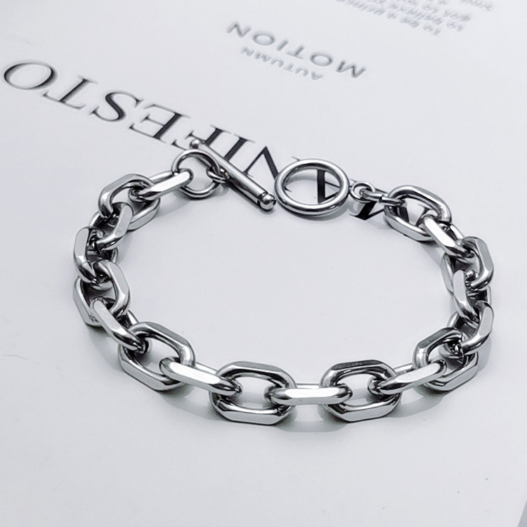 Hip-hop stainless steel otbuckle O-shaped cross chain interlocking titanium steel Big O-shaped chain buckle bracelet for men and women Wholesale