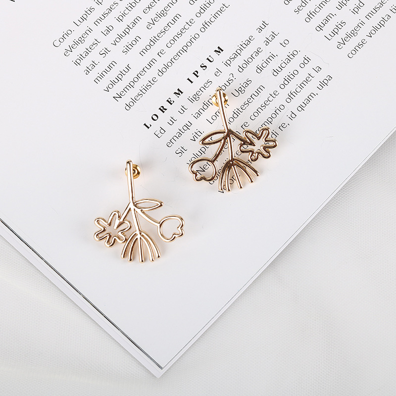 New Popular Earrings Korean Earrings 925 Silver Copper Pieces Flower Earrings Wholesale Nihaojewelry display picture 4