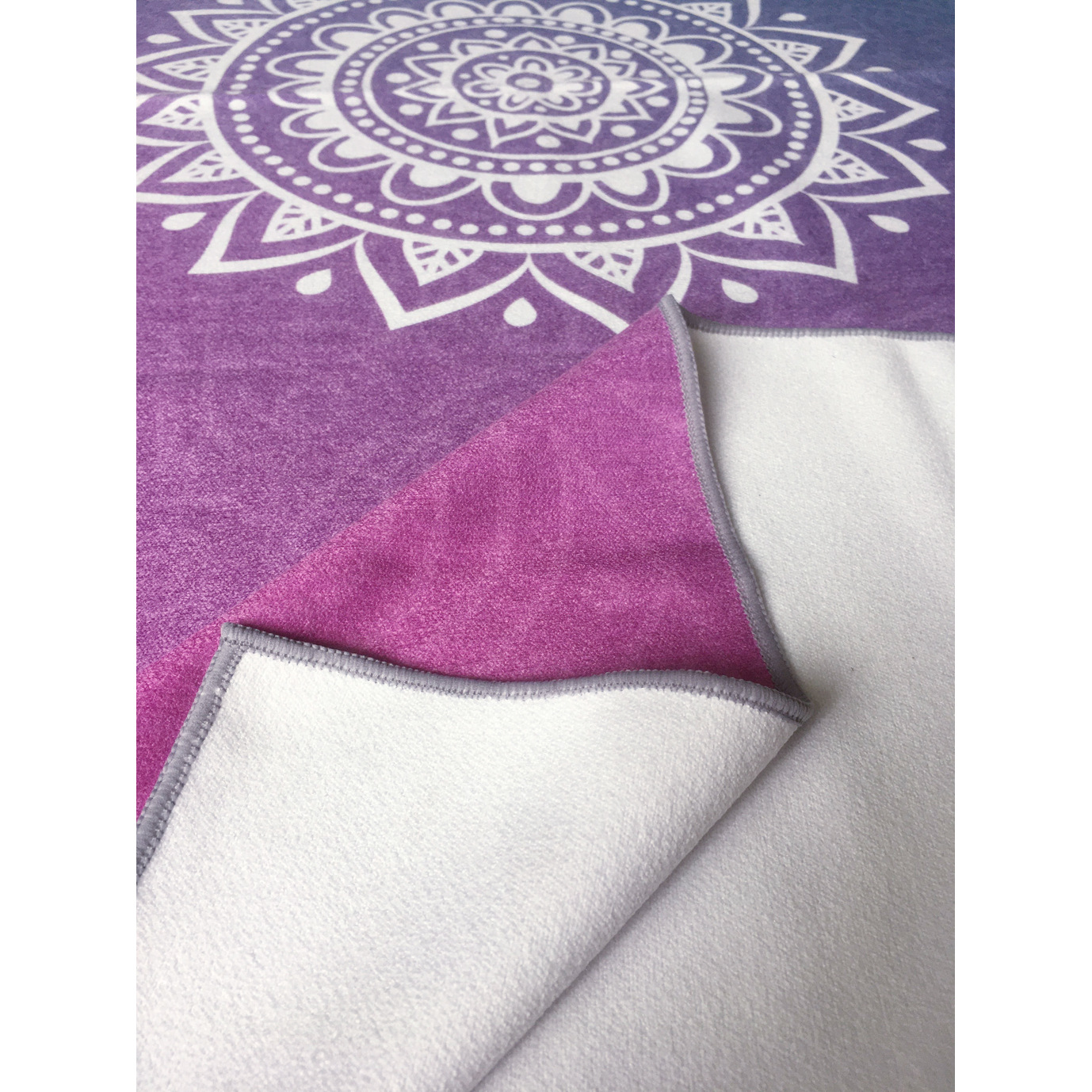 室内健身用品跨境瑜伽铺巾防滑吸汗铺巾 硅胶防滑吸汗瑜伽巾