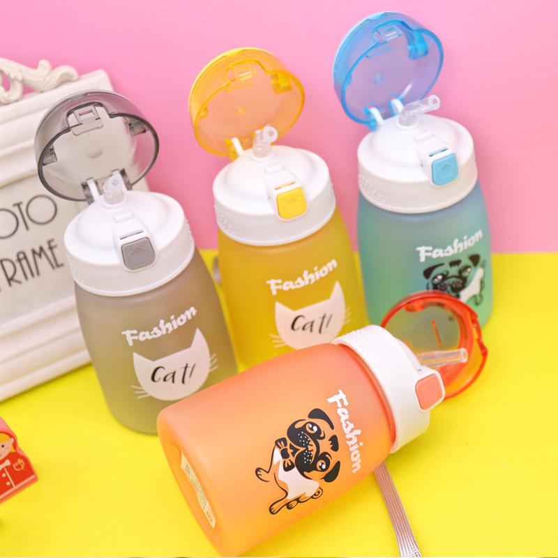 2020宝宝卡通磨砂塑料随手杯学生儿童水杯轻巧大容量炫彩手提水壶