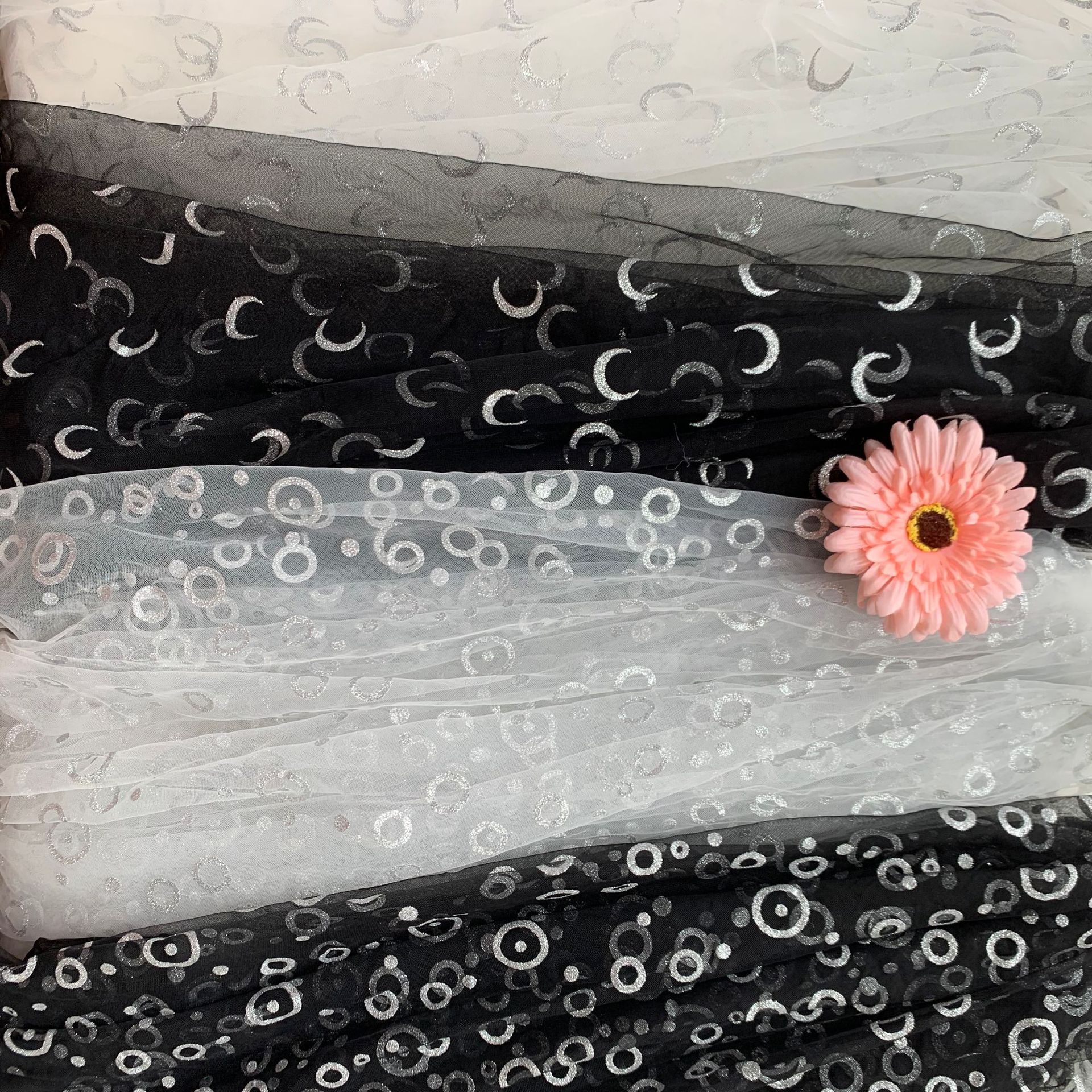 Tela de malla especial de nylon serigrafía estadounidense Rosa grande y pequeño círculo de tela ropa para niños Hanfu tela textil al por mayor