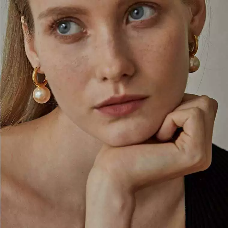 Retro earrings pearl