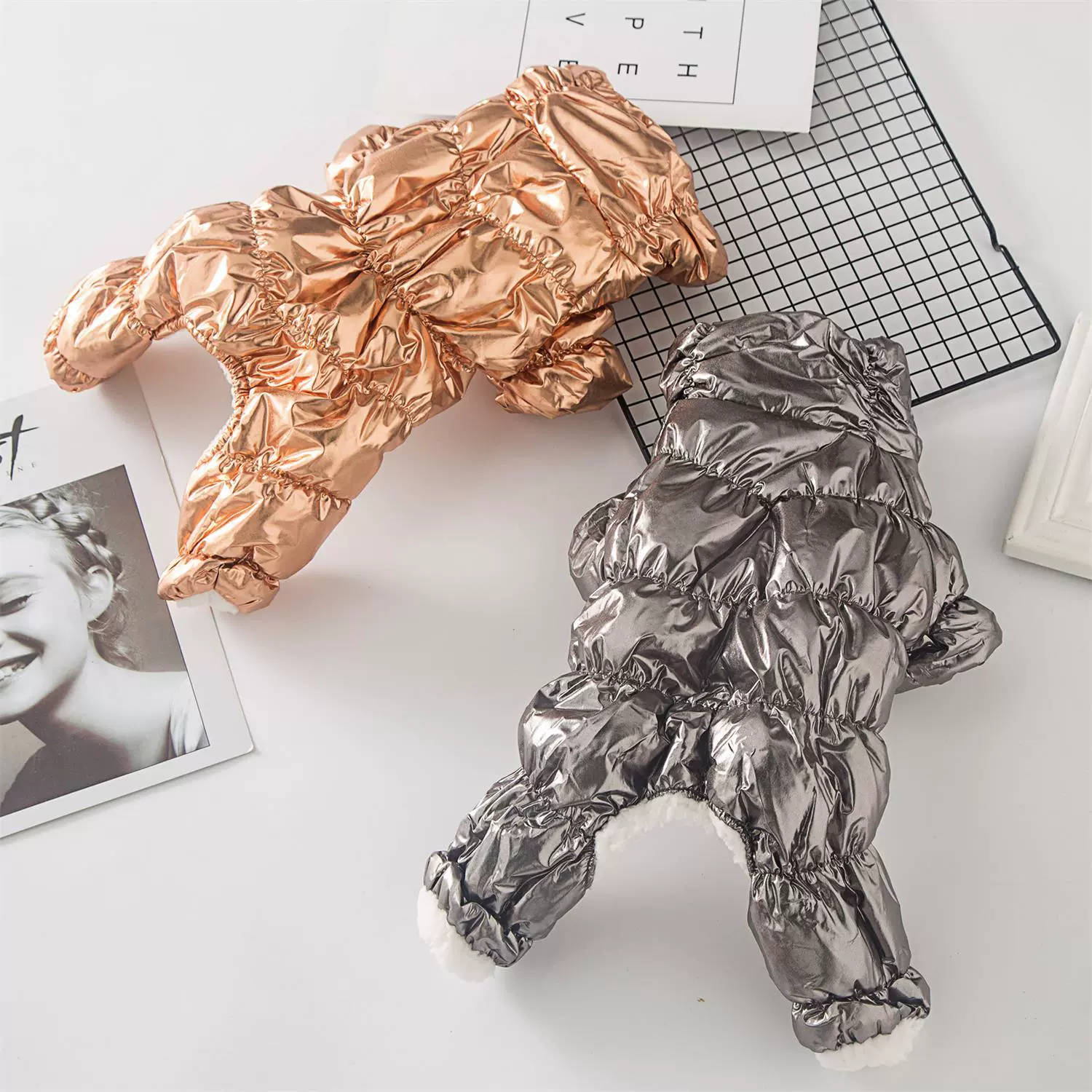 Одежда для собак Пуховая куртка с хлопковой подкладкой Одежда на четырех ножках Тедди Корги Зимняя одежда Утепленная одежда для домашних животных осенью и зимой