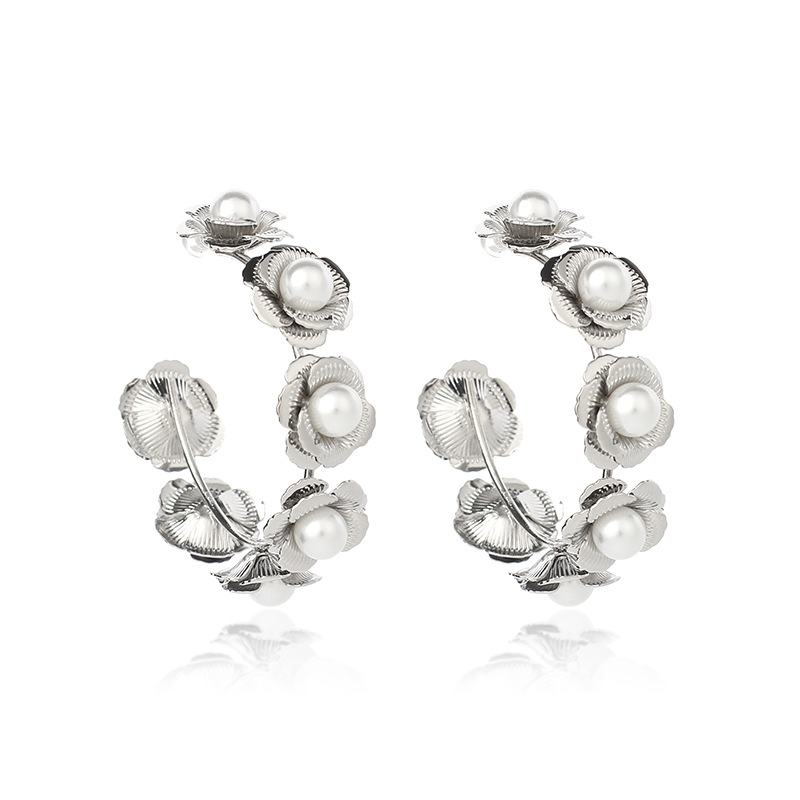 13g Weight Earrings, Ear Studs Classification Wedding, Travel Occasion Metal Material Flower Pattern Women'S Gender Plating Design White, Gold Color Exaggerated Round Wreath Exquisite Pearl Flower Earrings Fashion Metal Earrings Wholesale Nihaojewelry 5