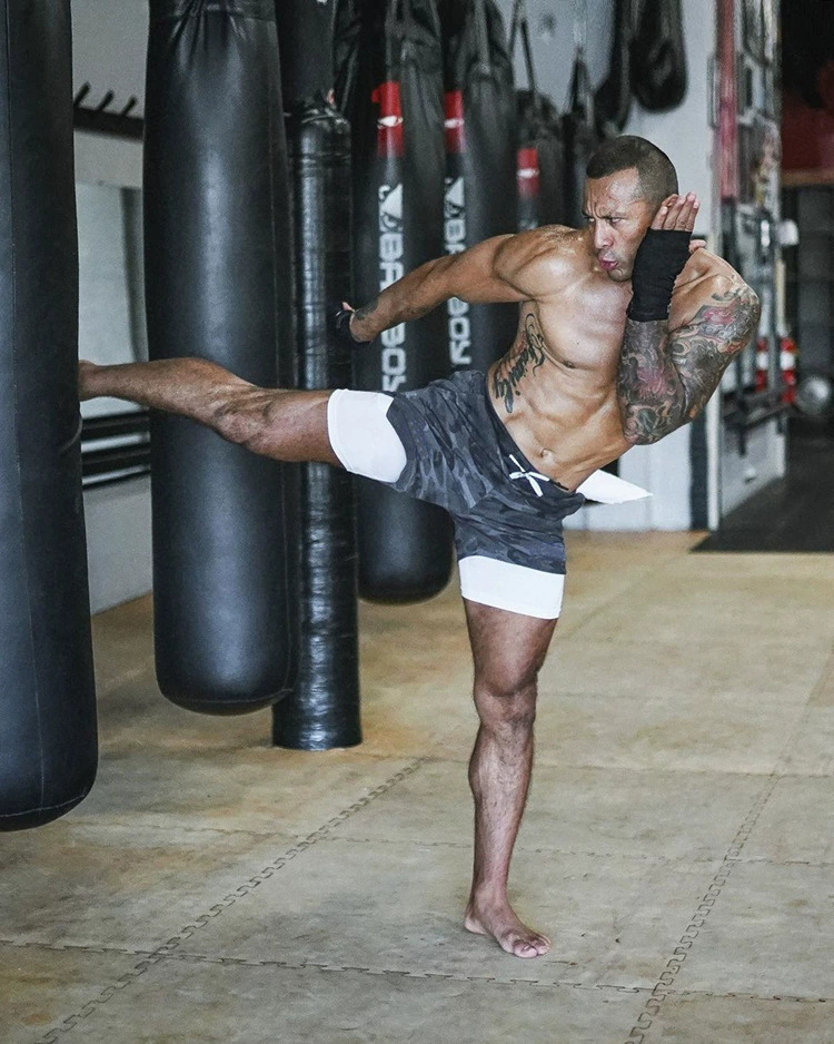 Pantalón corto de entrenamiento con acabado deportivo
