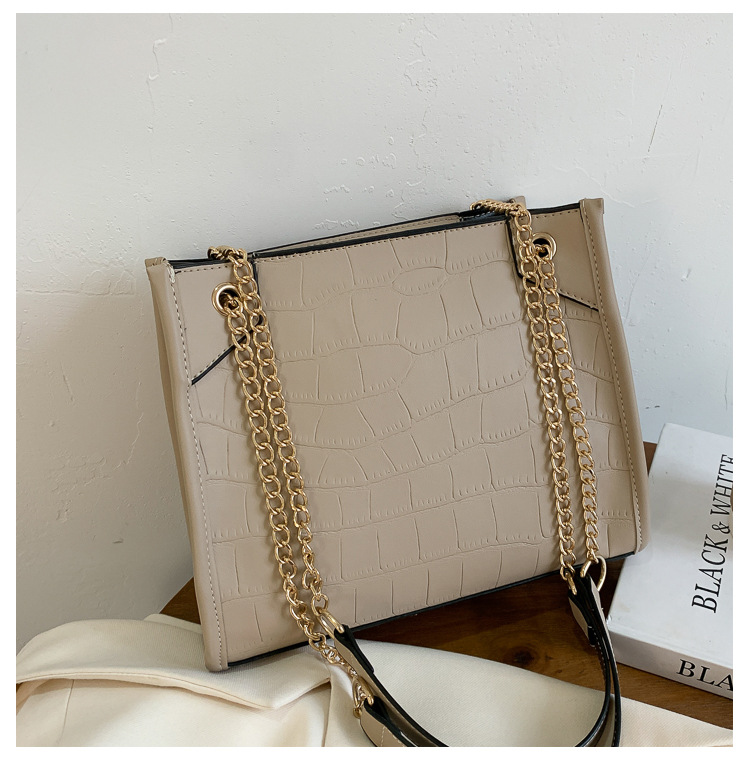 Medium Pu Leather Fashion Square Bag Chain Crossbody Bag display picture 62