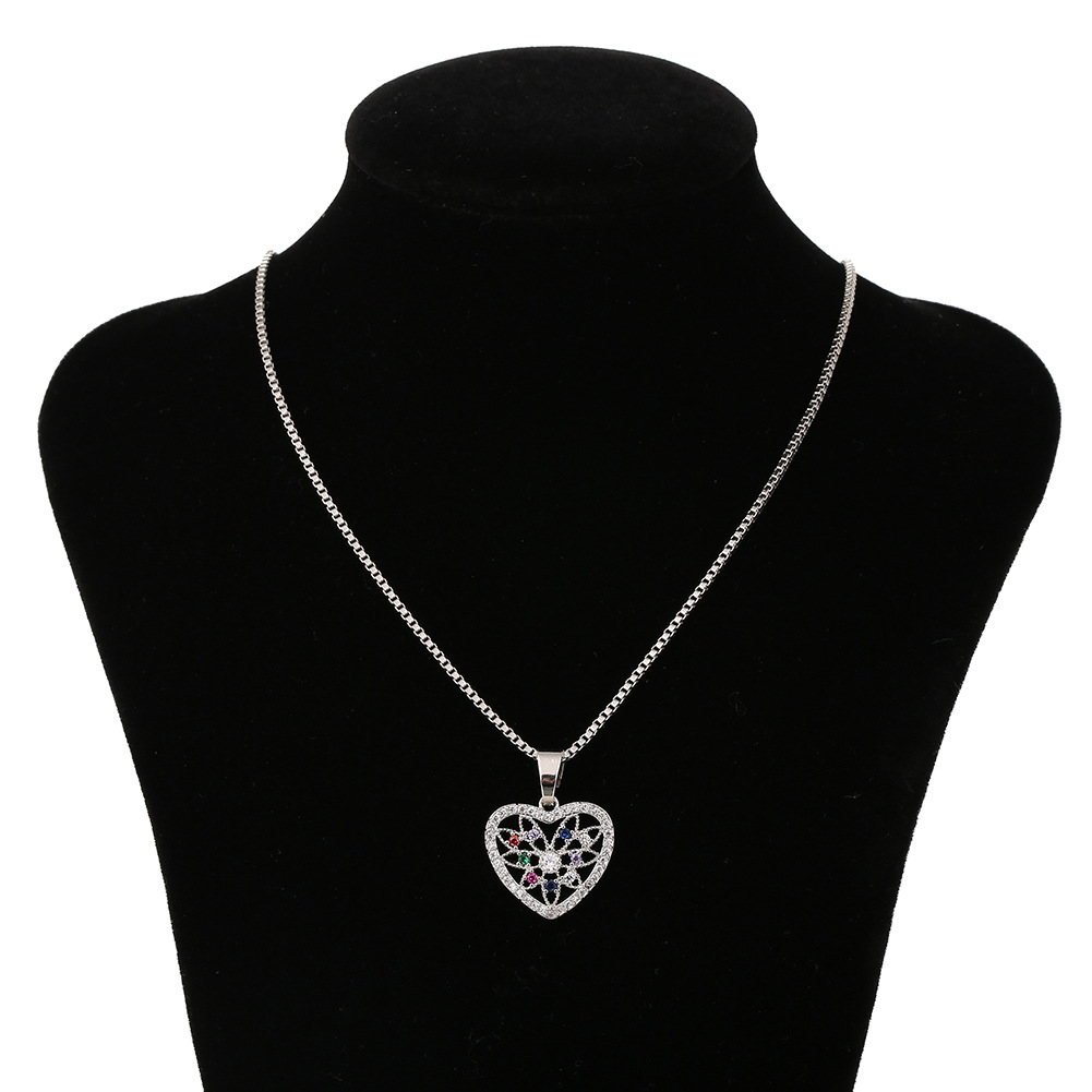 Fashion Heart-shape Hollow Copper Inlaid Zircon Necklace Wholesale display picture 7