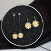 Fresh earrings solar-powered, flowered, simple and elegant design