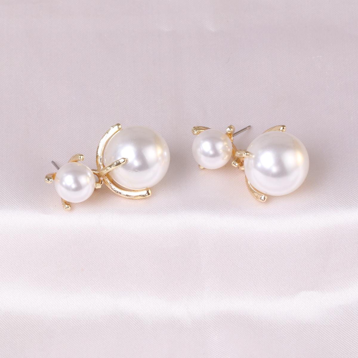 Korean Fashion Simple Pearl Elegant Earrings For Women Wholesale display picture 3