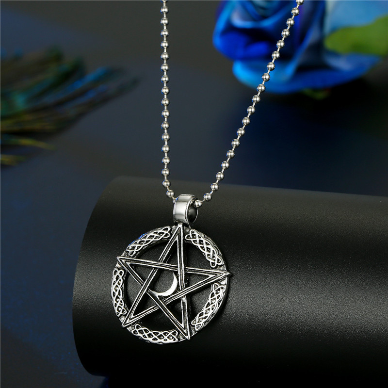 Domineering Punk Personality Men's Necklace Six-pointed Star Hollow Star Compass Pendant Necklace European Cross-border Sold Jewelry display picture 9