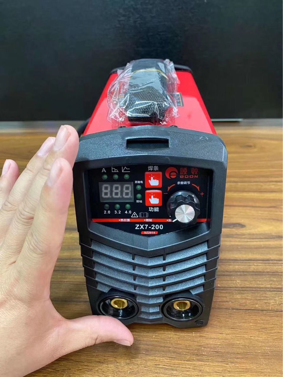 Yidun mini ZX7-200 DC hogar portátil máquina de soldadura industrial 220v 3 M Alambre de soldadura dos M alambre de tierra