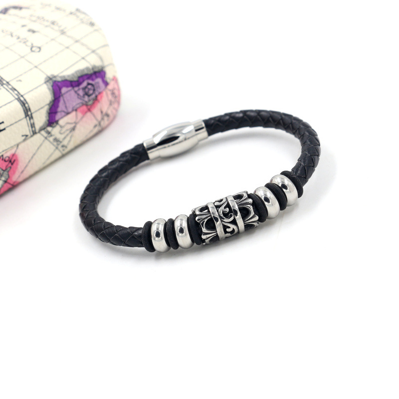 Coréen Hippie Bracelet En Gros Titane Acier En Cuir Cordon Bracelet Personnalité Mode Européenne Et Américaine Style Magnétique Snap Bracelet D'une Seule Pièce Dropshipping display picture 4