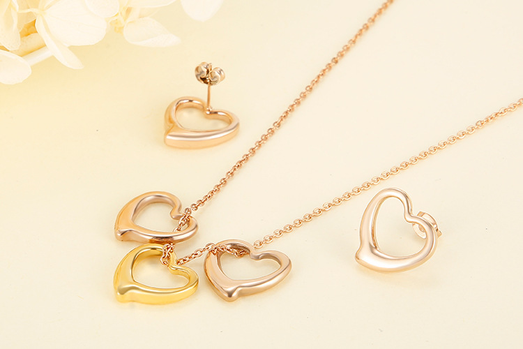 European and American new stainless steel heart-shaped peach heart necklace earrings jewelry set