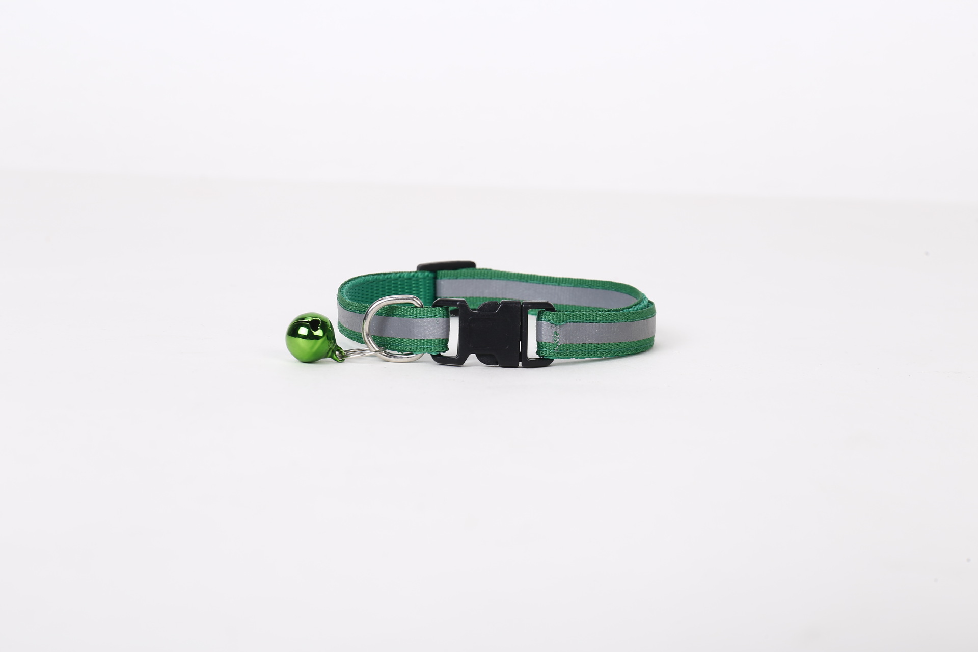 Excluso transfronterizo 1.0 Collar reflectante con hebilla negra para mascotas Parche para perros Collar de campana Collar para gatos Spot al por mayor