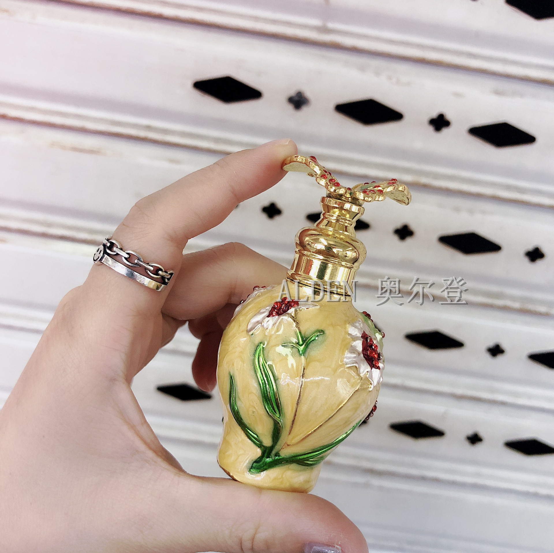 12ML Golden Butterfly Metal Perfume Essential Oil round bottle, multi-color tattoo colorant glass perfume bottle, direct sales in stock detail image 2